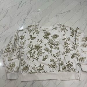 Umgee White and Olive Green Floral Lightweight Sweat Shirt. Size L